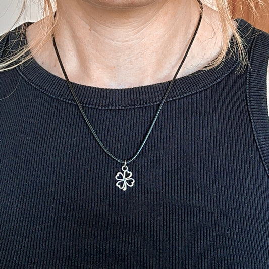 A. Kleeblatt 🍀 Glücksbringer Kette