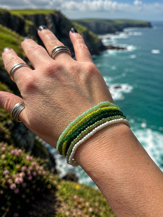 6 Dünne Irland Armbänder